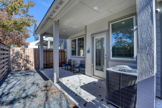 Building Photo - 3110 Moontide Ln