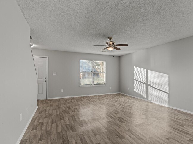 Foto del edificio - Three Bedroom/Two Bath Townhome