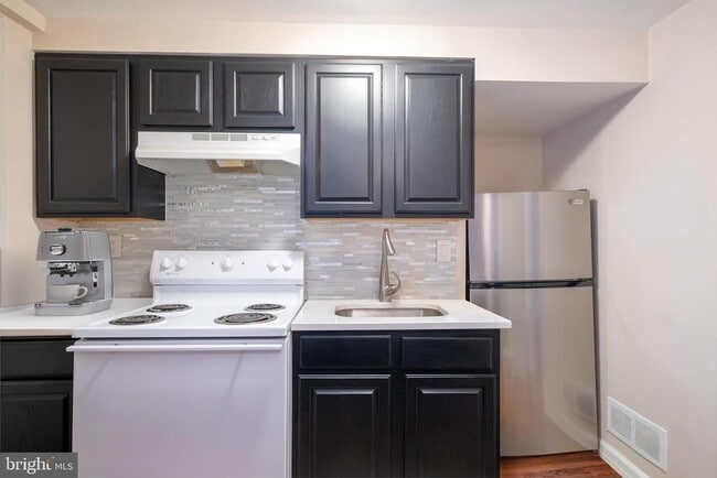 Building Photo - 1736 Pine St