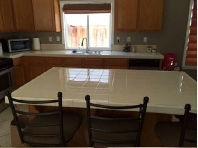 Building Photo - 29830 Gardenia Cir