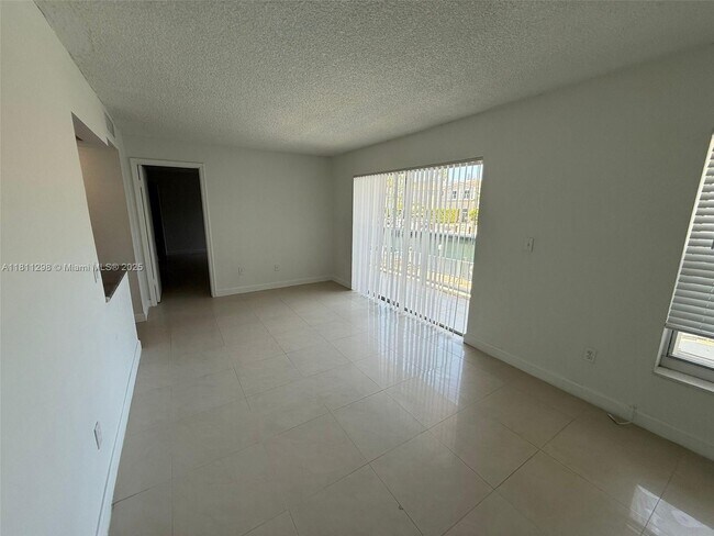 Building Photo - 3868 NE 169th St
