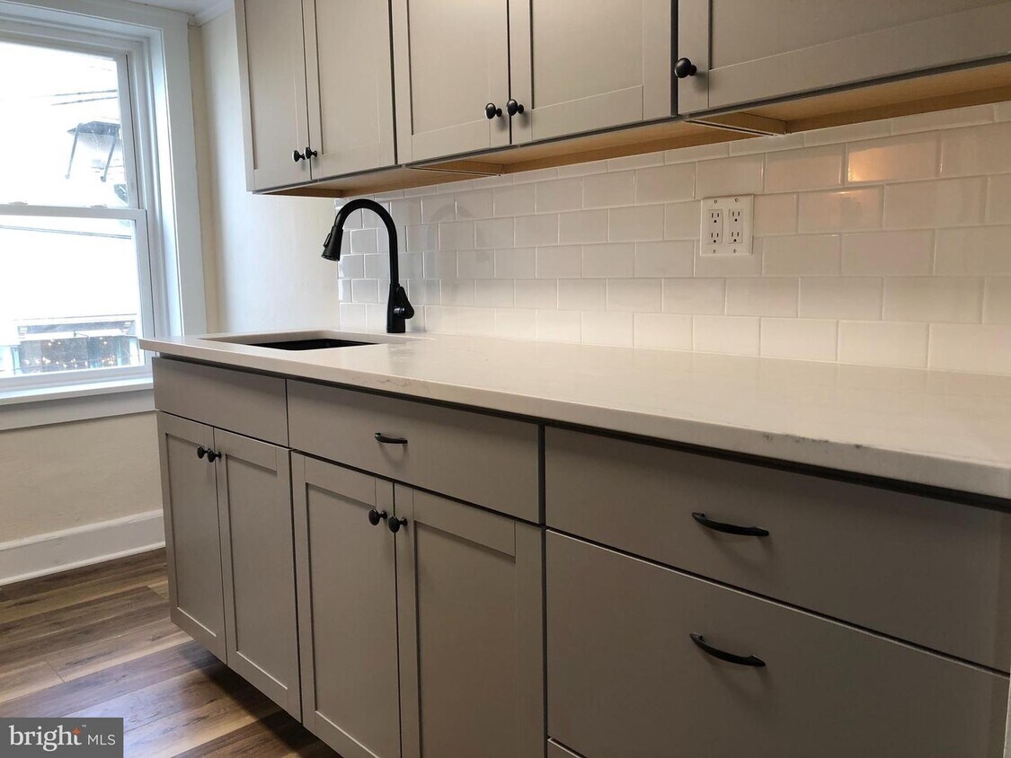 24 N Union St, Lambertville, NJ 08530 Room for Rent in Lambertville