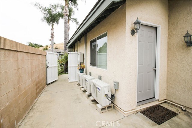 Foto del edificio - 15292 Green Valley Dr
