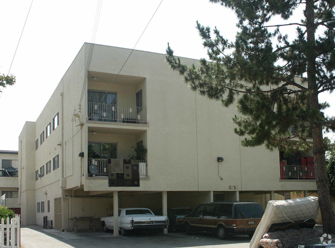 Primary Photo - 5252 Hermitage Ave