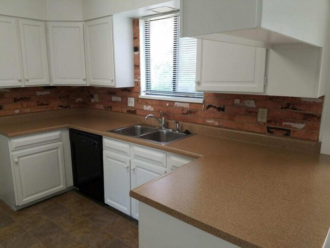 Foto del edificio - 2813 Shoal Cir