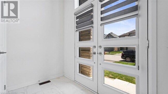 Building Photo - 55 Hitchman St