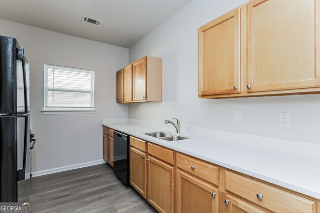 Foto del edificio - 7773 Newbury Dr