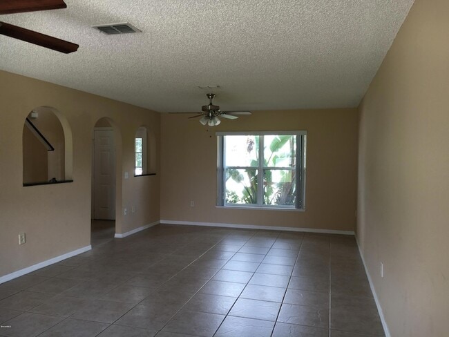 Building Photo - 1793 Sawgrass Dr SW