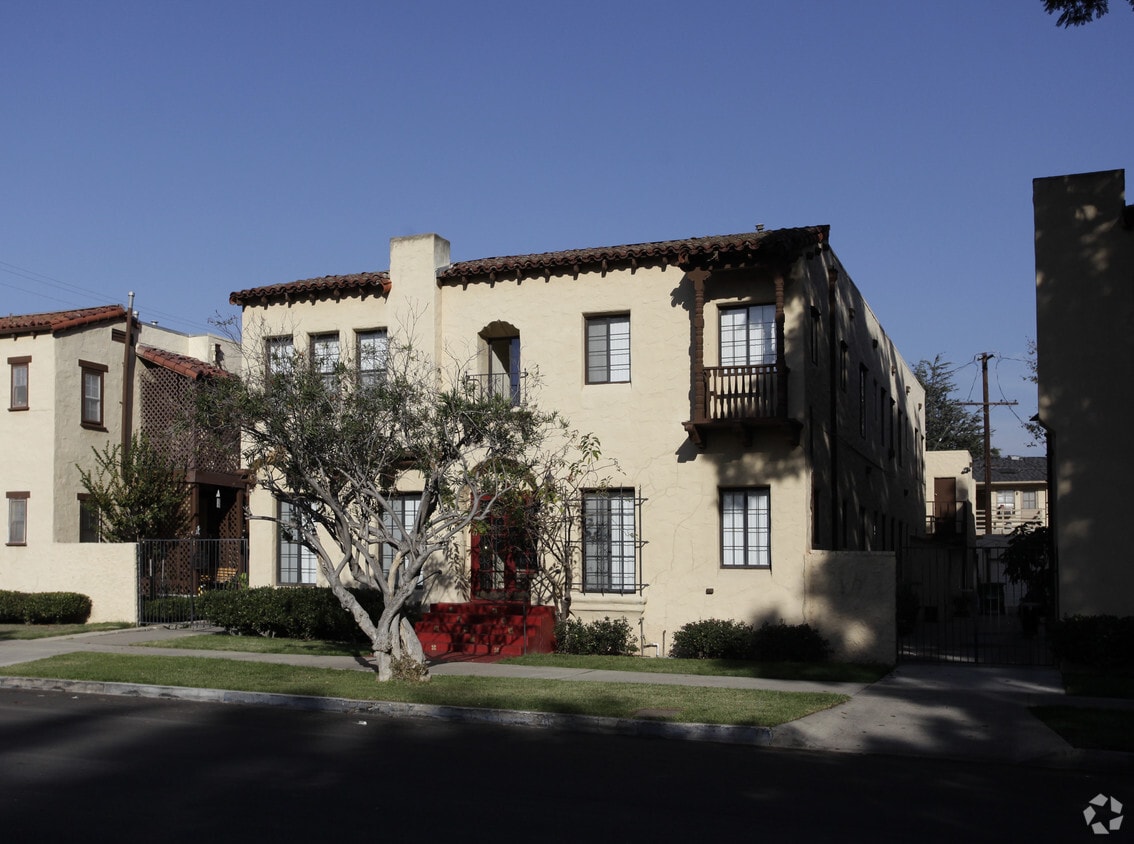 Building Photo - 925 N Lacy St