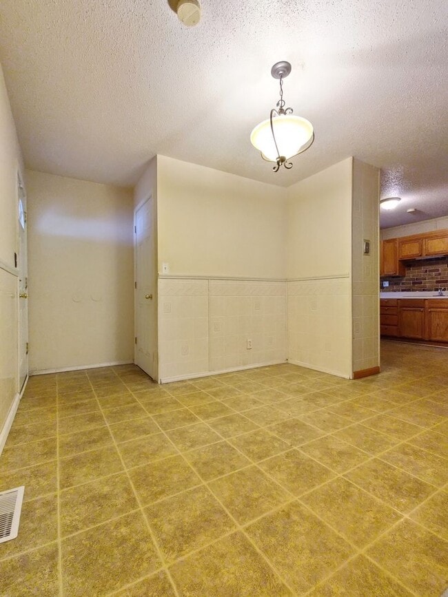 Building Photo - Coming Soon – 3-Bedroom Home for Rent