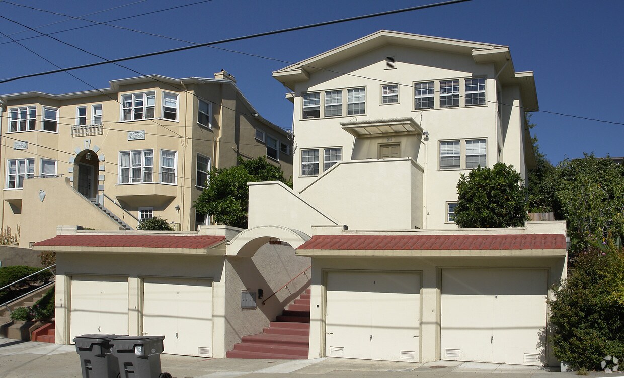 Primary Photo - 865 York St