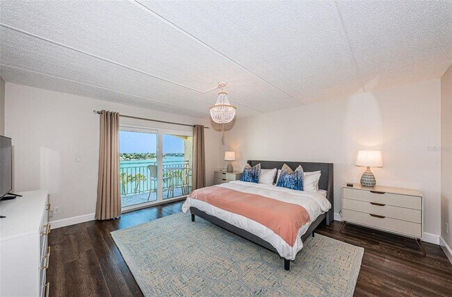 Foto del edificio - 9815 Harrell Ave