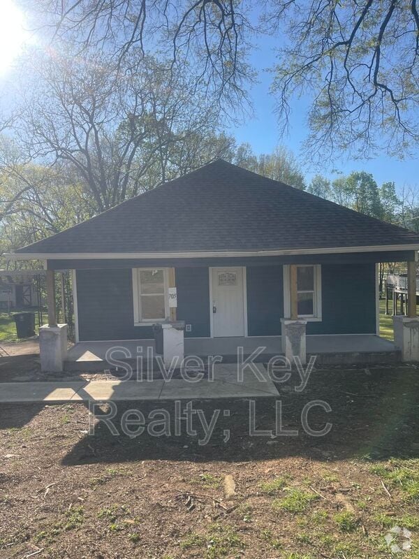 Building Photo - 705 Eastanallee Ave