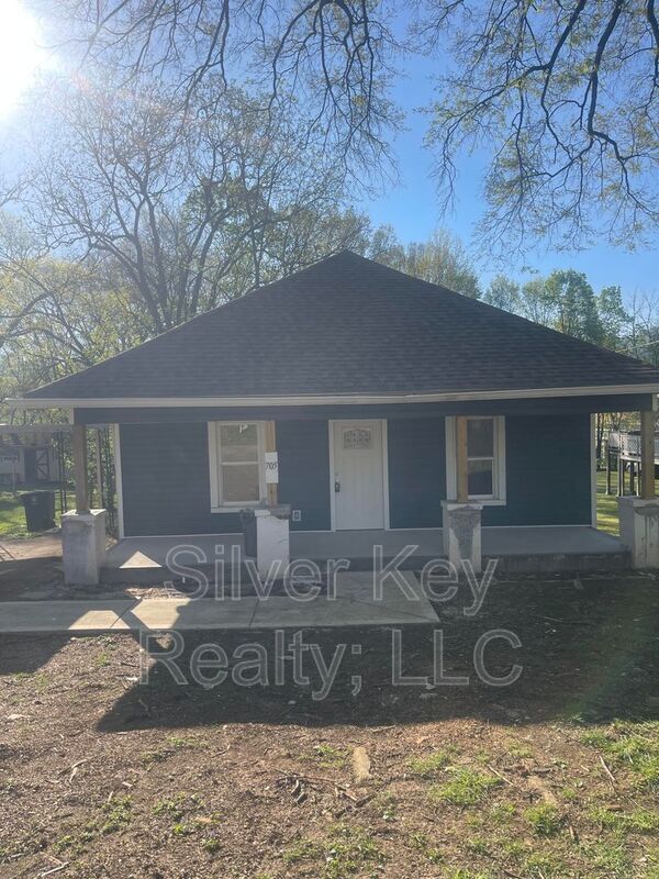 Primary Photo - 705 Eastanallee Ave