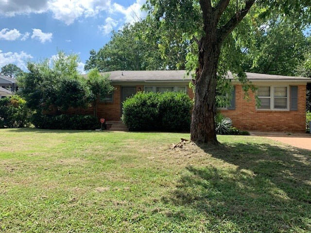 Foto del edificio - Three Bedroom Brick Rancher in Holiday Homes