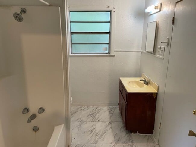 Building Photo - Remodeled 2 Bed With Central Air