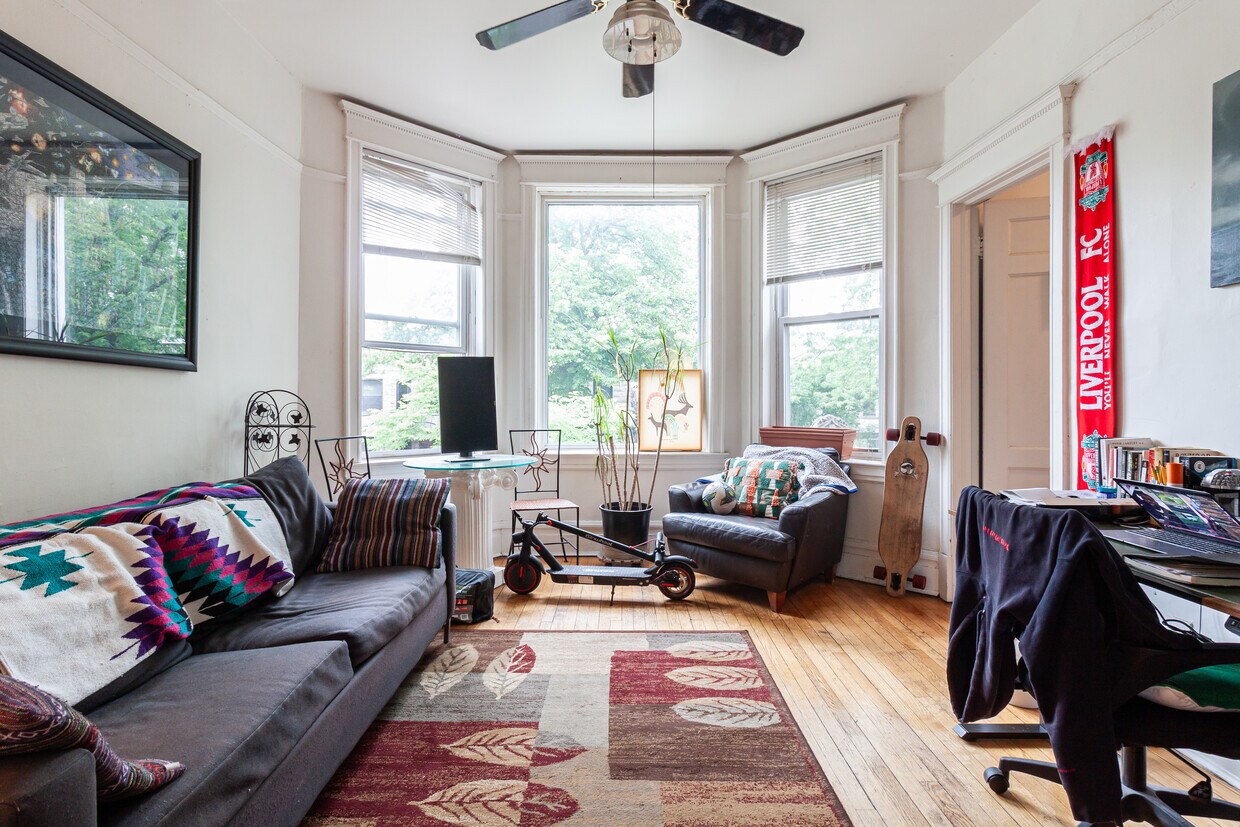 Foto principal - 1245 W Newport Ave