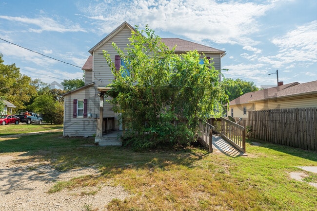 Building Photo - 421 N Meridian Ave