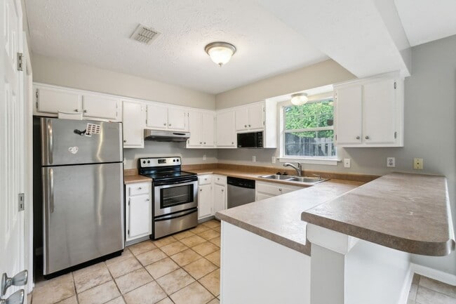 Foto del edificio - 377 Huntington Ridge Dr