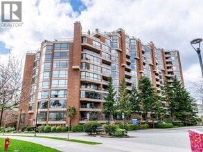 Building Photo - 1450 Pennyfarthing Dr