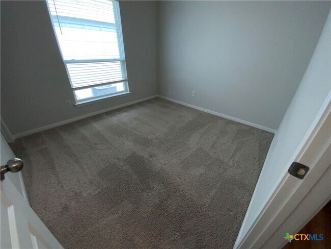 Foto del edificio - 2212 Clove Ct
