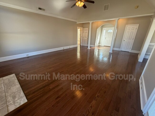 Building Photo - 2405 Twin Creek Ct SW