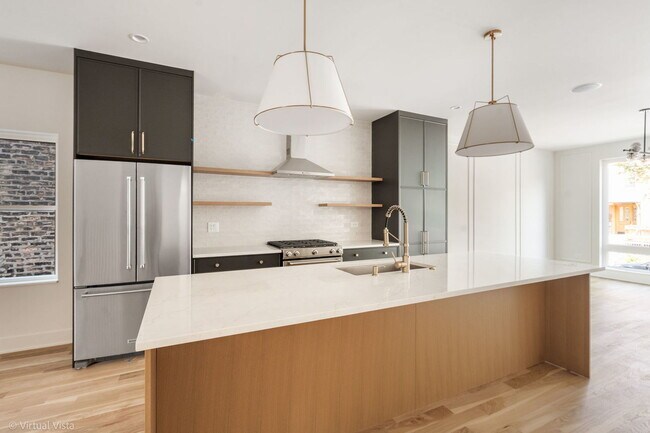 Foto del edificio - 2122 W 18th Pl