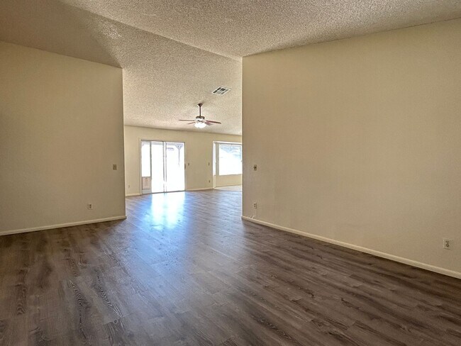 Foto del edificio - Low-Maintenance Living with Private Pool in Chandler