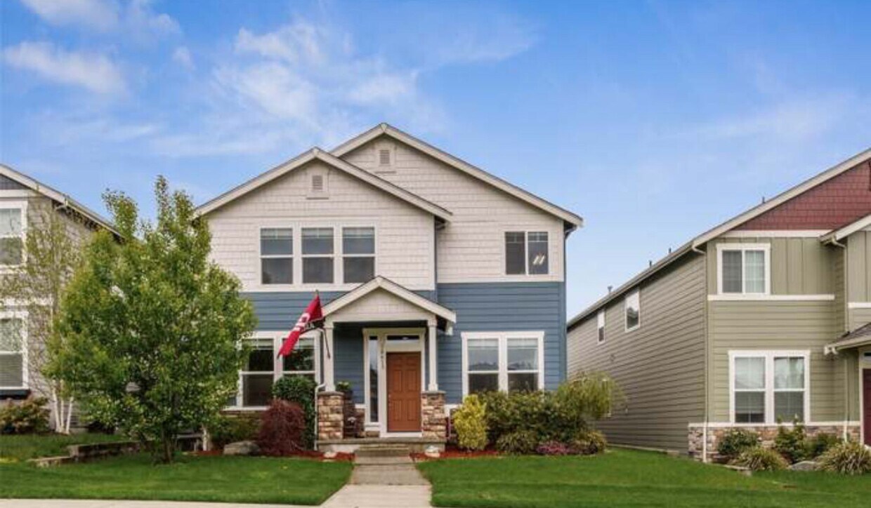 Primary Photo - Tehaleh Welcomes You Home to This 5 Bed Be...