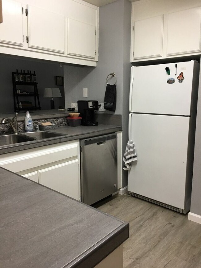 Building Photo - Spacious and Updated Three Bedroom Napa Condo