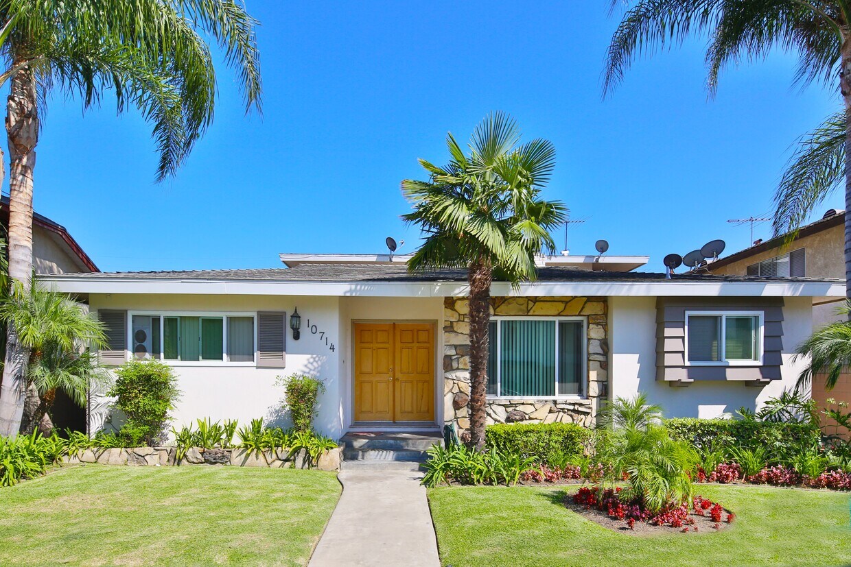 Foto principal - Downey Apts