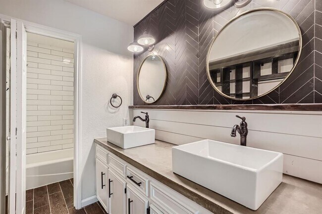 Foto del edificio - 1712 Hermitage Dr