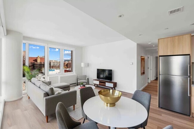 Foto del edificio - 160-14 Hillside Avenue