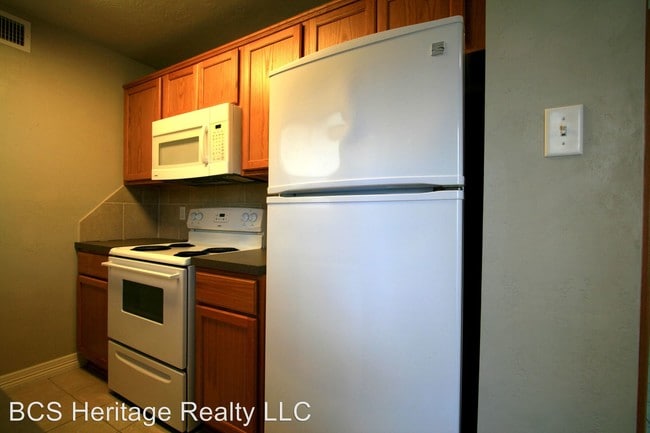 Building Photo - 704 Gaytha Cir