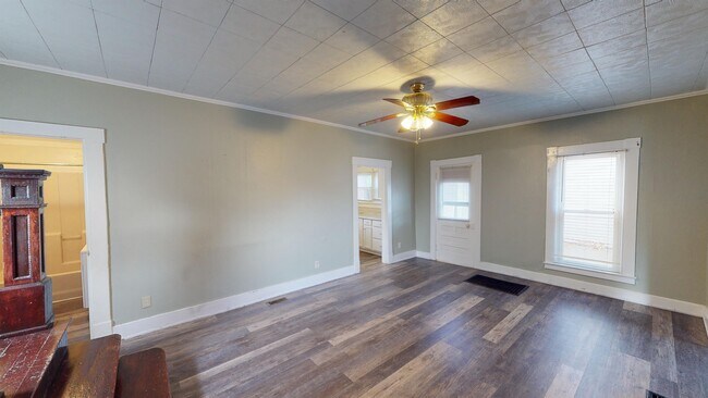 Building Photo - 209 N Sycamore St
