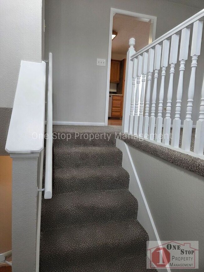 Foto del edificio - Cozy 3 bedroom 2.5 bathroom in Blue Springs, MO!