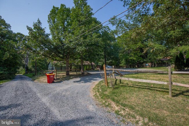 Foto del edificio - 115 Old Bridge Rd