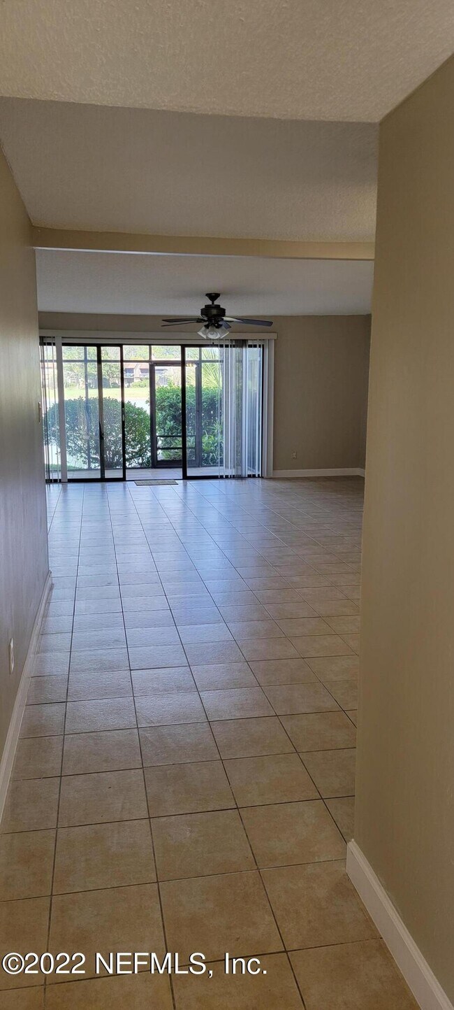 Building Photo - 7863 La Sierra Ct