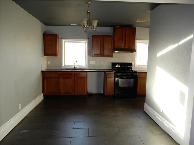 Building Photo - 3507 Gano St