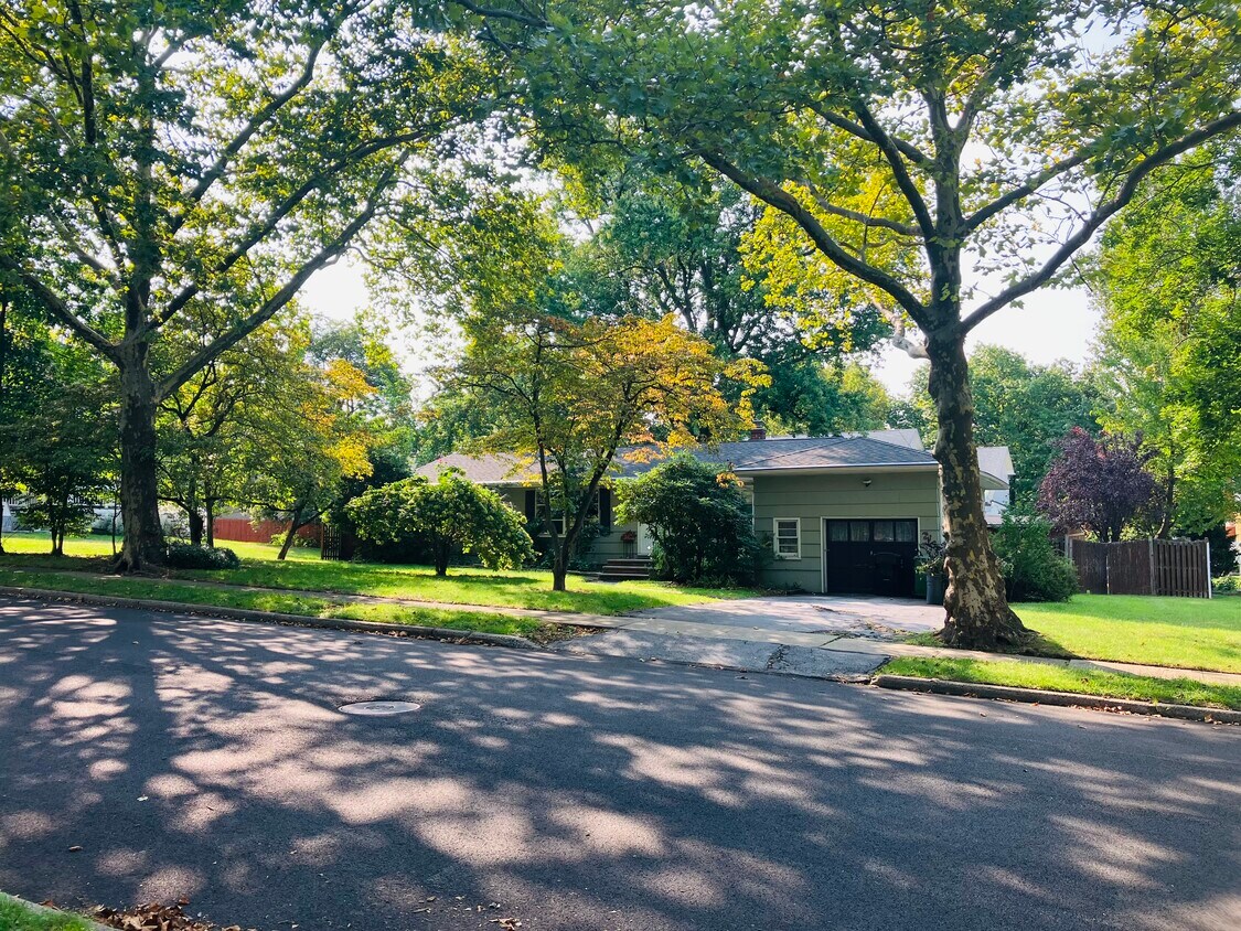 159 Greg Lawn Dr, Paramus, NJ 07652 House for Rent in Paramus, NJ