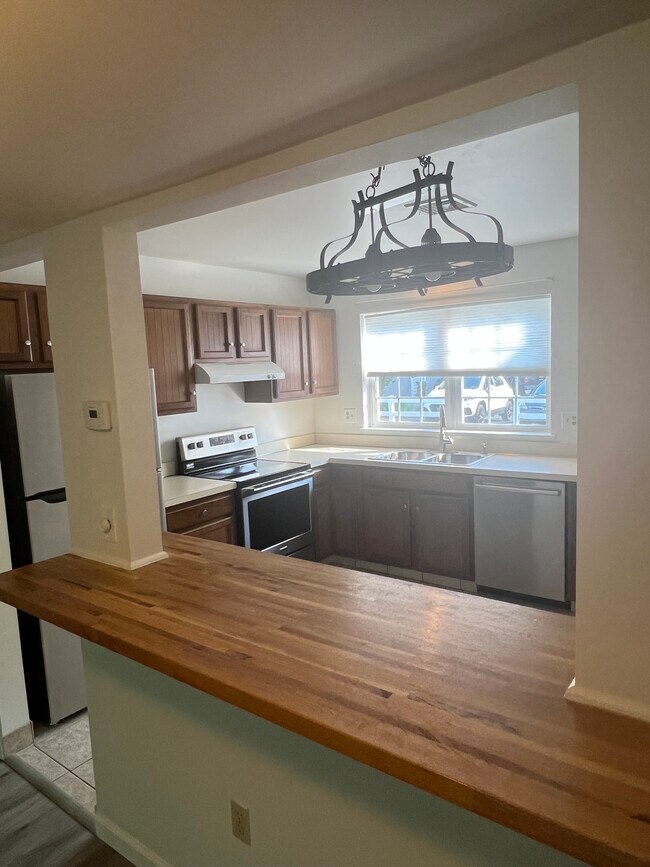 Foto del edificio - 709 Cambridge Ct