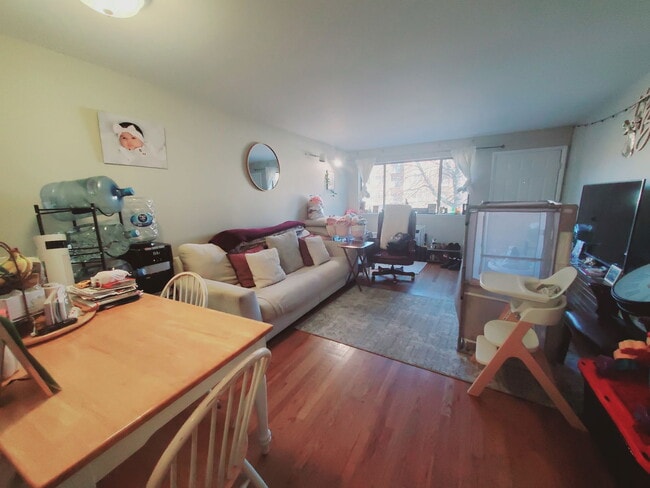 Building Photo - 24 Adams Ave