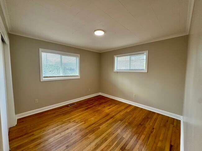 Foto del edificio - 705 Pennington Ave