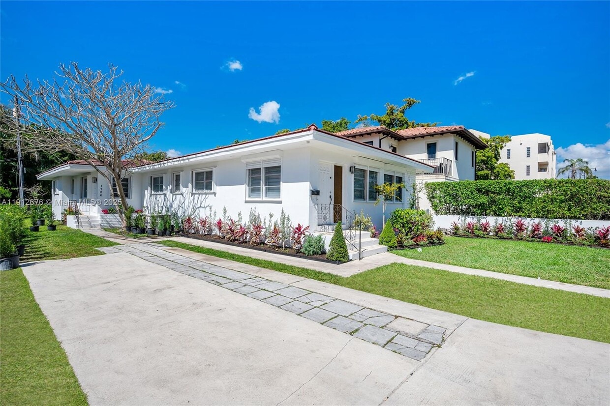 Primary Photo - 1706 S Le Jeune Rd