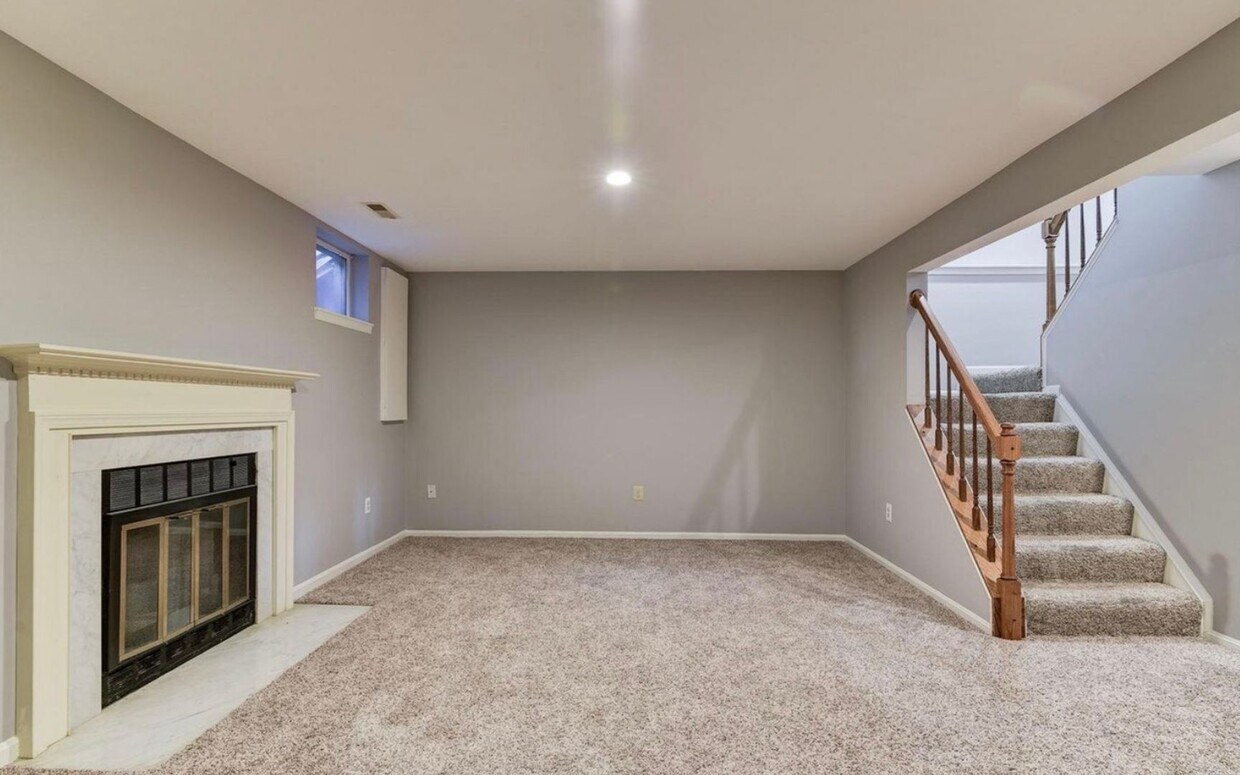 Foto del edificio - Coming Soon! Spacious TH in Olney - 3 + 3 ...