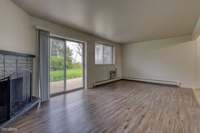 Building Photo - 2 br, 1.5 bath Townhome - 162 Summit View Ct