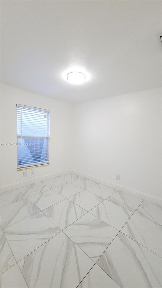 Building Photo - 785 SW 10th St