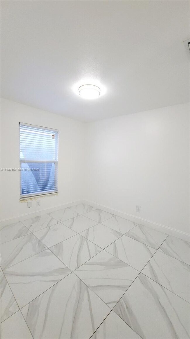 Foto del edificio - 785 SW 10th St