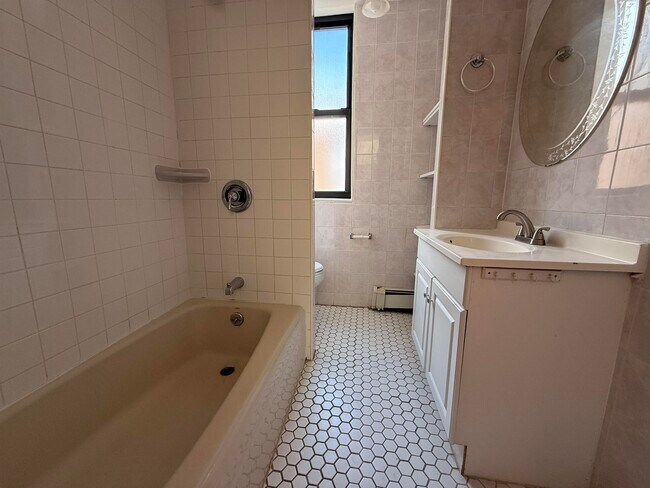 Building Photo - 811 Minnie Pl
