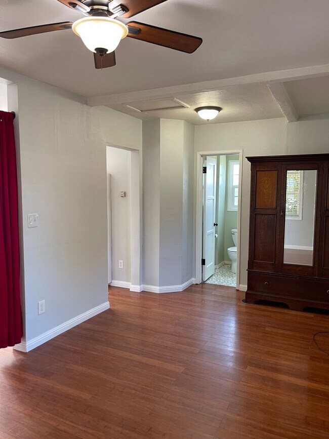 Building Photo - Cozy Home with Fully Equipped RV Space